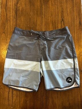 Quiksilver Highline Boardshorts Mens 36 Blue Striped Surf Swim Shorts